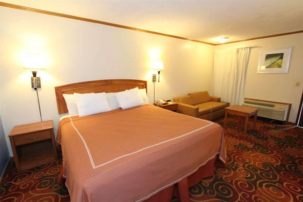 Days Inn Kansas City-Worlds Of Fun Dış mekan fotoğraf