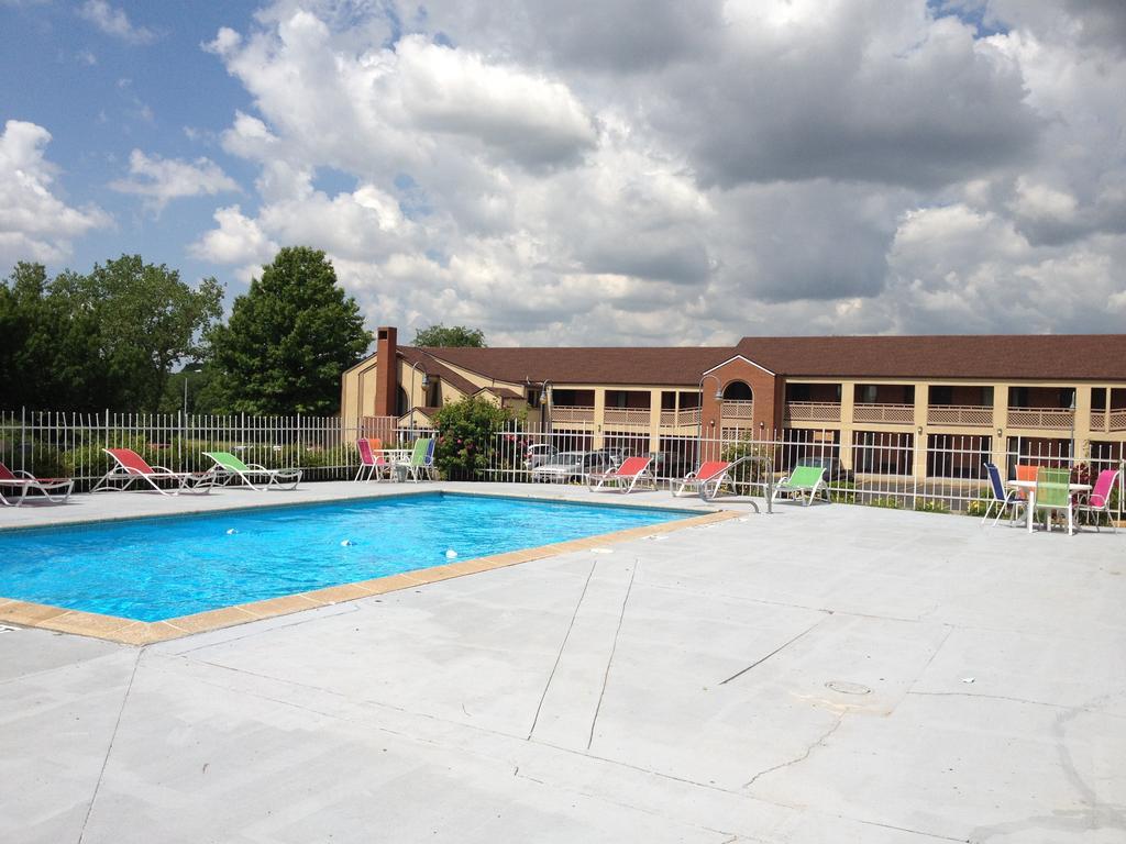 Days Inn Kansas City-Worlds Of Fun Dış mekan fotoğraf